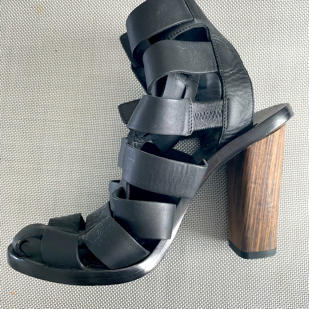 Vince size 5 Gladiator NEW black leather